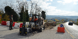 Ponte Ancaranese, iniziati in anticipo i lavori per il semaforo a senso alternato